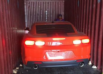 Chevrolet Camaro 2019 đầu tiên đến Việt Nam - 2