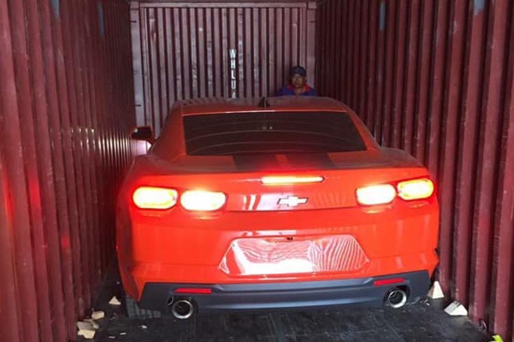 Chevrolet Camaro 2019 đầu tiên đến Việt Nam - 2