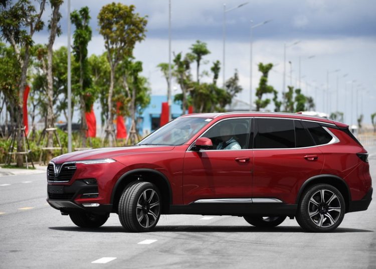 Sắp diễn ra chương trình lái thử xe VinFast Lux dành cho khách hàng tại Hà Nội và Bình Dương