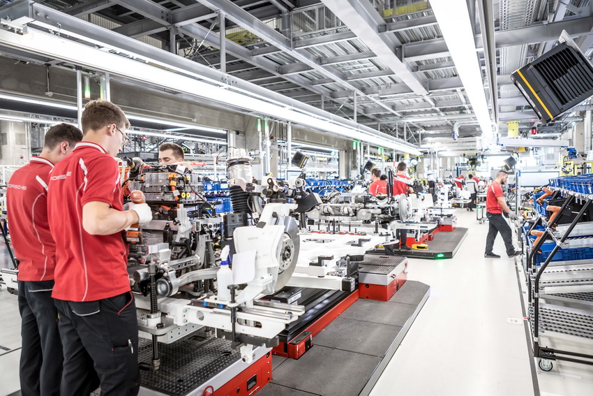 Porsche xây dựng nhà máy sản xuất dòng xe thể thao thuần điện Taycan - 1