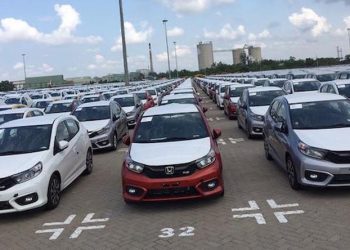 Ô tô nhập khẩu vượt 100.000 xe - 1