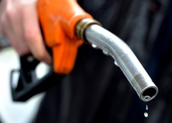 Để bình xăng ô tô quá cạn: Hỏng động cơ, có thể dẫn tới tai nạn - 1