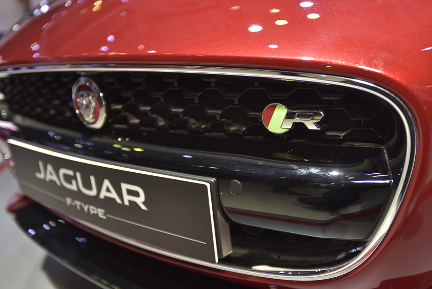 [VMS 2019] Cận cảnh Jaguar F-Type phiên bản R Convertible giá 13 tỉ đồng tại Việt Nam