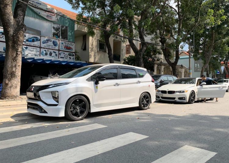 Mitsubishi Xpander độ treo khí nén, nâng hạ gầm theo ý muốn tại Việt Nam - 1