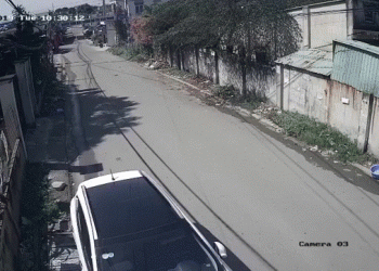 Thót tim clip ôtô ôm cua gấp làm 3 học sinh Đồng Nai văng xuống đường