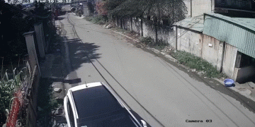 Thót tim clip ôtô ôm cua gấp làm 3 học sinh Đồng Nai văng xuống đường