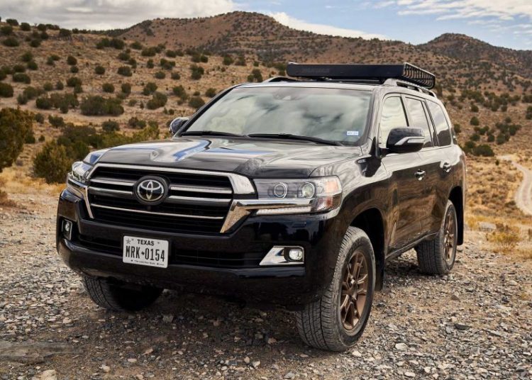Toyota Việt Nam giới thiệu Land Cruiser 2020 thêm trang bị, giá từ 4,03 tỉ đồng