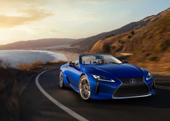 Lexus ra mắt mẫu xe điện đầu tiên UX300e vận hành liên tục trong 400km