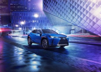 Lexus ra mắt mẫu xe điện đầu tiên UX300e vận hành liên tục trong 400km