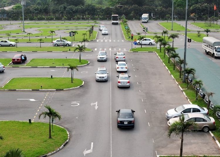 Thi bằng lái: Nhiều quy định mới - 3