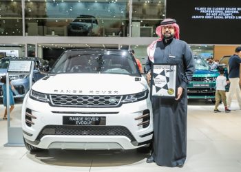 Range Rover Evoque mới nhận giải thưởng mẫu SUV/Crossover của năm 2019 - 4