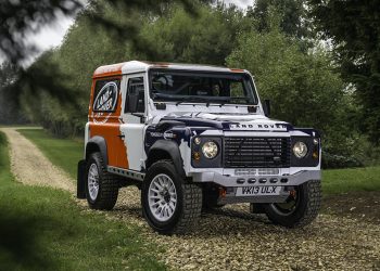 Jaguar Land Rover "thâu tóm" nhà sản xuất xe chuyên dụng Bowler - 1