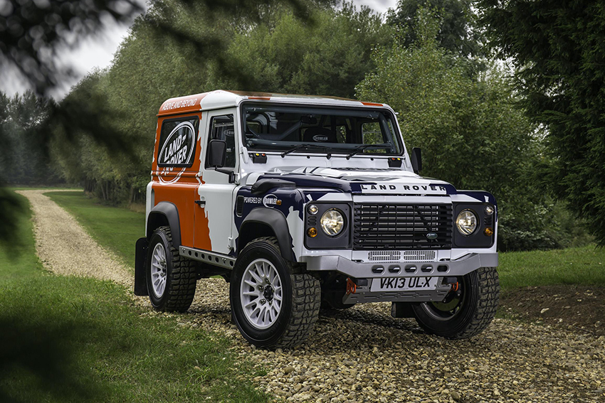 Jaguar Land Rover "thâu tóm" nhà sản xuất xe chuyên dụng Bowler - 1