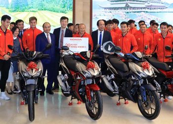 Honda Việt Nam tặng LEAD và Winner X cho các tuyển thủ bóng đá Việt Nam