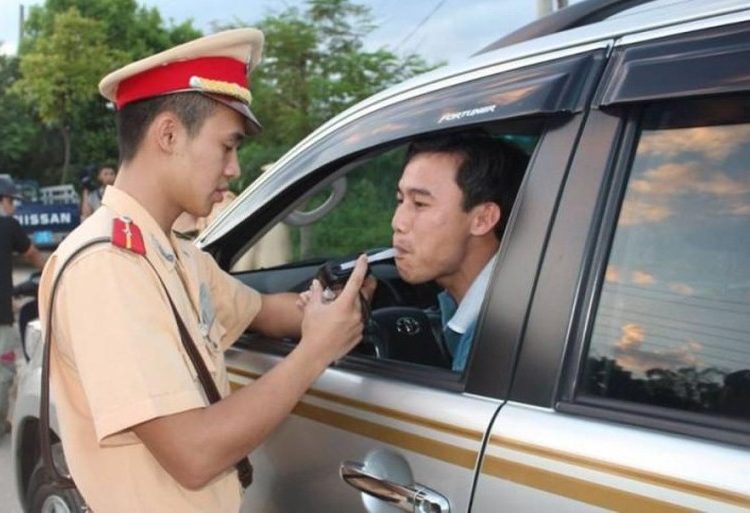 Từ ngày 1-1-2020, uống rượu, bia lái xe ôtô bị phạt từ 30-40 triệu đồng