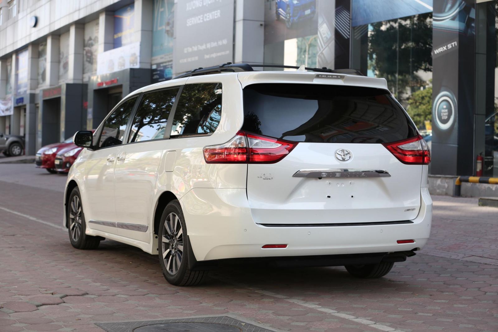 Cận ảnh chiếc Toyota Sienna Limited 2019 nhập Mỹ về Việt Nam - 2