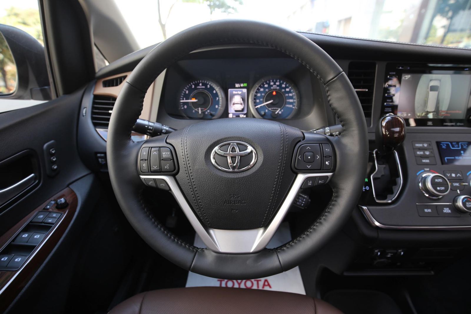 Cận ảnh chiếc Toyota Sienna Limited 2019 nhập Mỹ về Việt Nam - 8