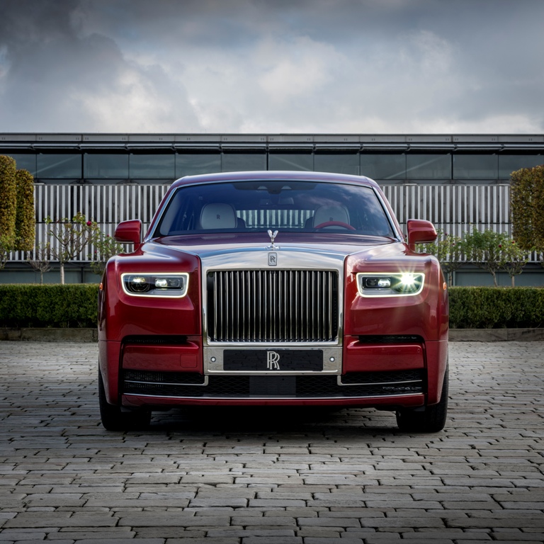 Rolls-Royce Phantom đỏ