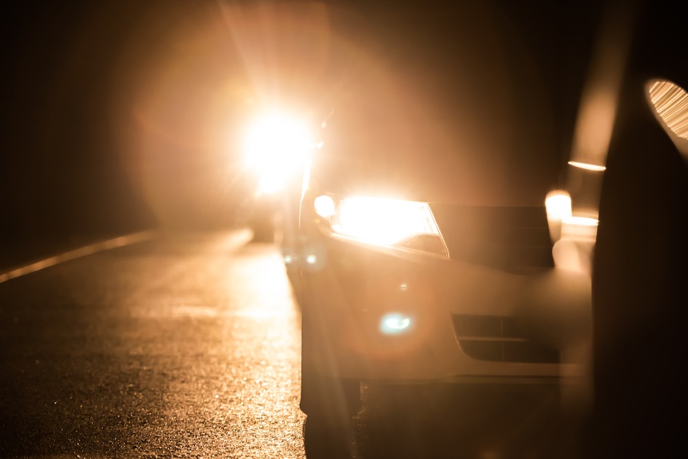 Tăng mức phạt tới 1 triệu đồng với ô tô dùng đèn pha trong đô thị