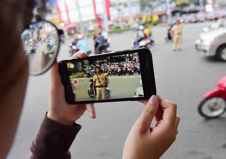 Từ ngày 15-1 người dân được giám sát CSGT bằng ghi âm, ghi hình - 1