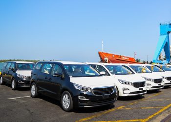 THACO xuất khẩu 40 xe du lịch Kia Grand Carnival sang Thái Lan