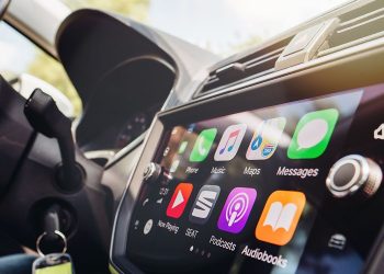 Tính năng mới iOS 13.4 ‘CarKey" dùng iPhone mở khóa xe - 1