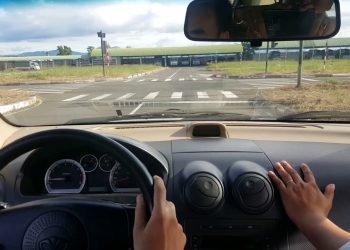 Ồ ạt đi học bằng lái xe vì… sợ học phí tăng - 1