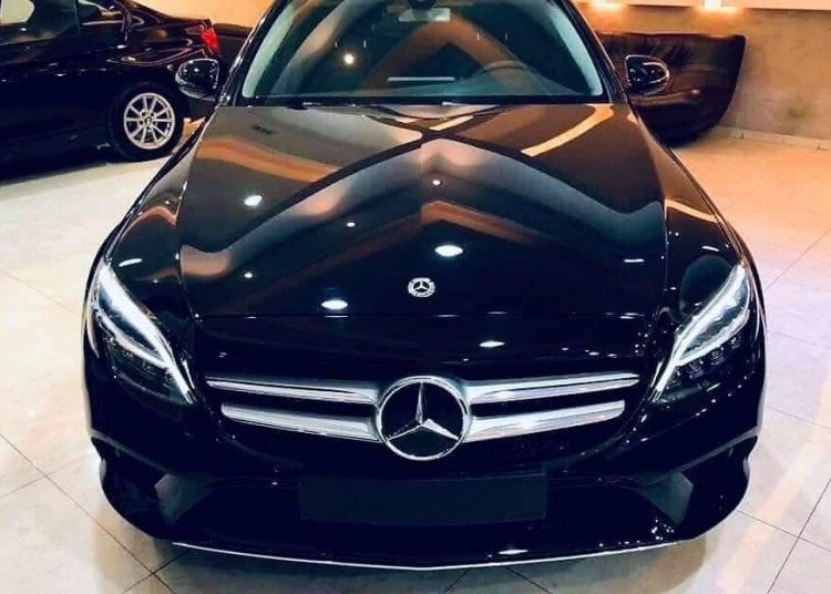 Diện kiến Mercedes-Benz C180 2020 sắp ra mắt tại Việt Nam - 1