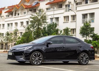 Toyota Việt Nam hỗ trợ 100% lệ phí trước bạ cho Altis, Innova, Fortuner - 1