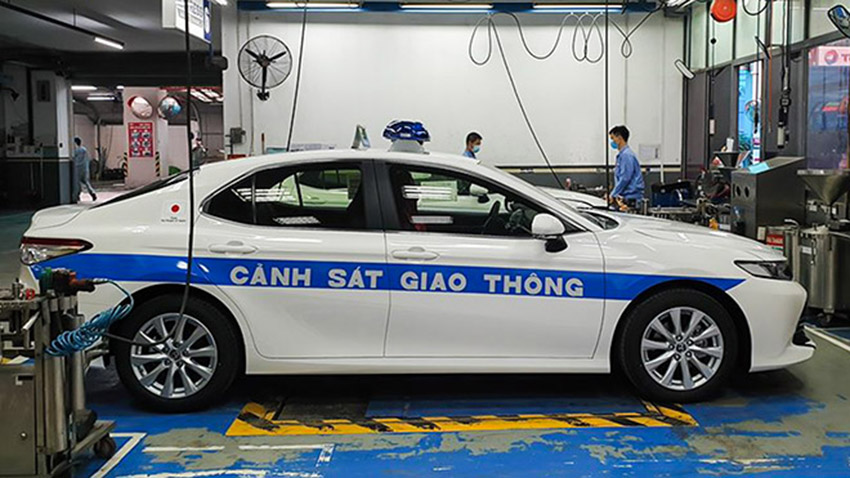 Sau VinFast Lux, Toyota Camry 2020 được chọn làm xe CSGT Việt Nam - 5