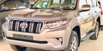 Cận cảnh Toyota Land Cruiser Prado 2020 giá hơn 2,3 tỷ tại Việt Nam - 01