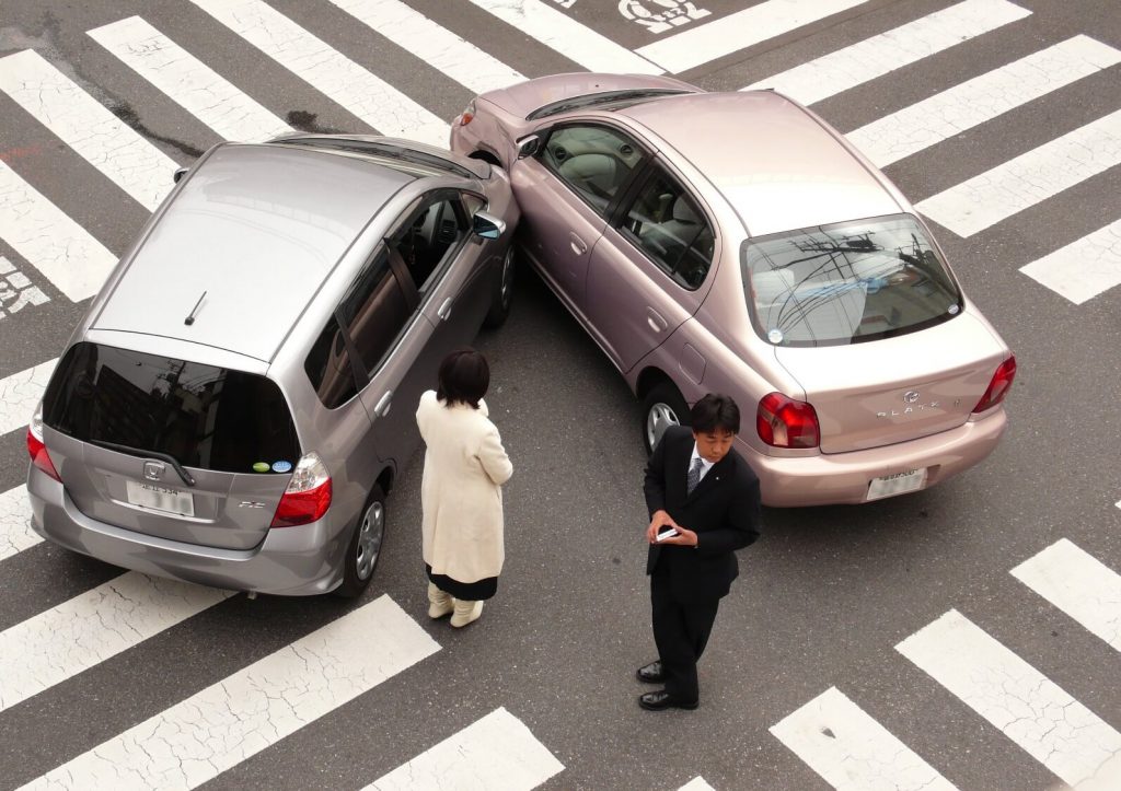 Cách xử lý với hãng bảo hiểm khi xảy ra tai nạn trên đường?
