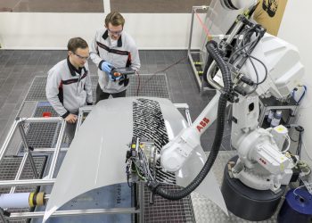 Công nghệ in đột phá trên bề mặt sơn thân xe Porsche