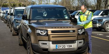 Jaguar Land Rover triển khai sản xuất lô xe toàn cầu nhằm hỗ trợ ứng cứu khẩn cấp - 01