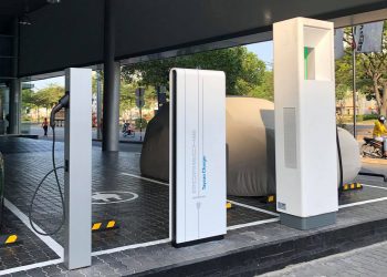 Porsche Sài Gòn trang bị trạm sạc riêng cho Taycan