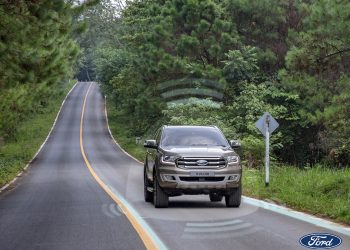 Tăng cường tiện nghi và an toàn nhờ công nghệ kết nối trên xe hơi