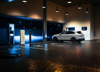 Trạm sạc công suất cao tối đa đạt 350kW tại Trung tâm Porsche Sài Gòn