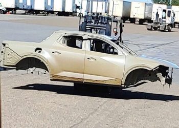 Bán tải Hyundai lộ phần thân xe giống SantaFe - 01