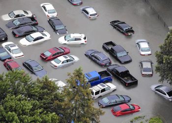 Cách nhận biết xe đã bị ngập nước khi mua ô tô cũ - 01