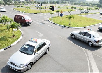 Lùi thời gian áp dụng bộ câu hỏi mới thi sát hạch lái xe đến 1/8/2020 - 01