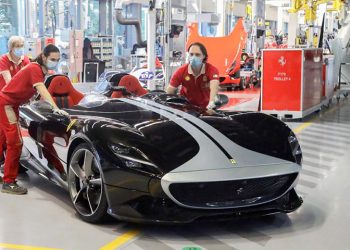 Nhà máy Ferrari sản xuất trở lại sau thời gian dài nghỉ dịch Covid-19 - 04