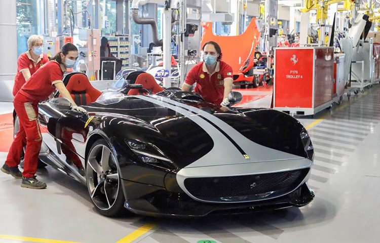 Nhà máy Ferrari sản xuất trở lại sau thời gian dài nghỉ dịch Covid-19 - 04