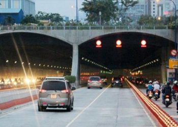 Những điều cấm kị khi lái ô tô trong hầm đường bộ - 04