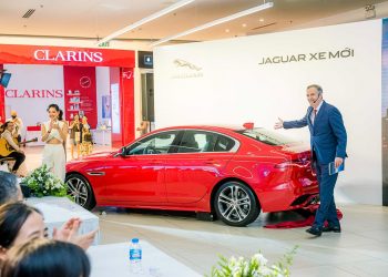 Jaguar Land Rover Việt Nam ra mắt xe Jaguar XE và Land Rover Discovery Sport mới