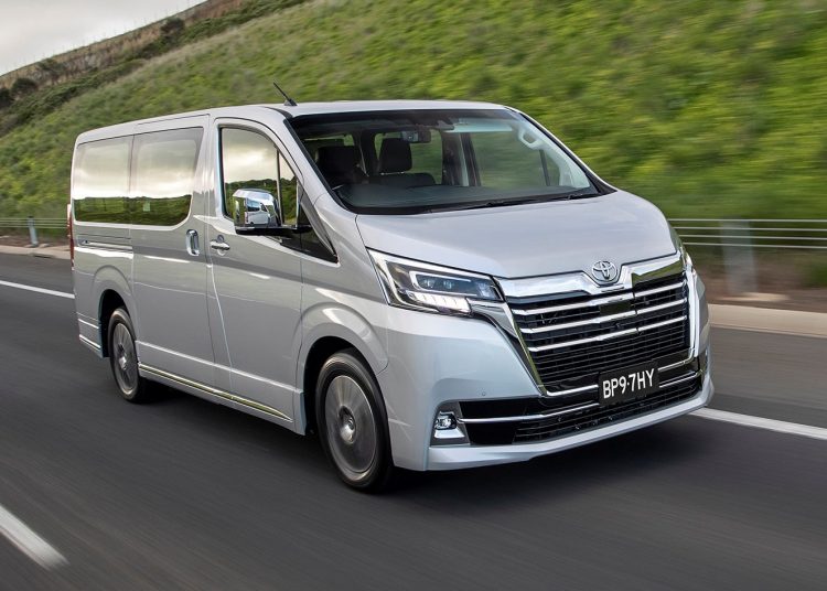 Toyota giới thiệu Hiace thế hệ mới, Granvia hoàn toàn mới và Land Cruiser Prado 2020