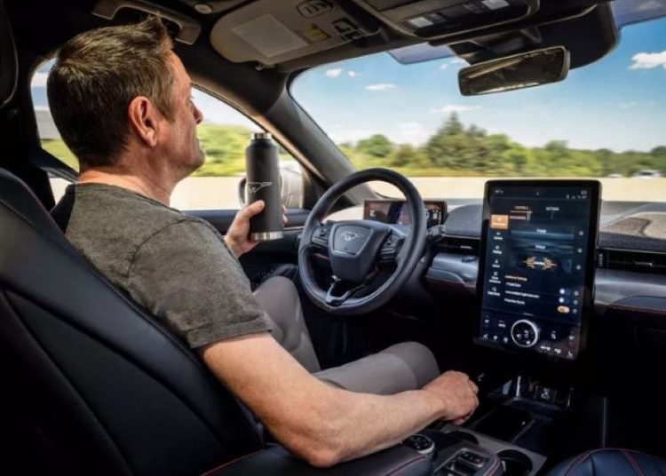 tính năng lái rảnh tay