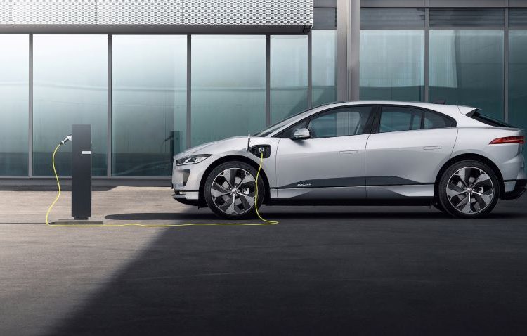 Jaguar I-PACE thông minh hơn, kết nối nhạy bén và sạc điện nhanh hơn