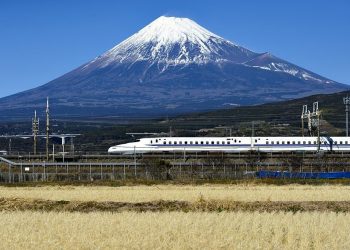 Nhật Bản ra mắt tàu cao tốc mới vẫn chạy ngay cả khi xảy ra động đất