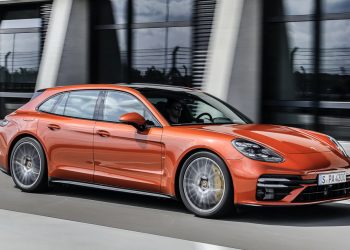 Porsche Panamera 2021 tăng tốc như siêu xe, chờ ngày về Việt Nam