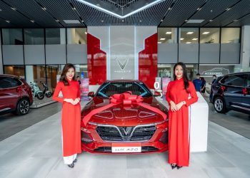 VinFast khai trương showroom tại đường Phạm Văn Đồng, Hà Nội